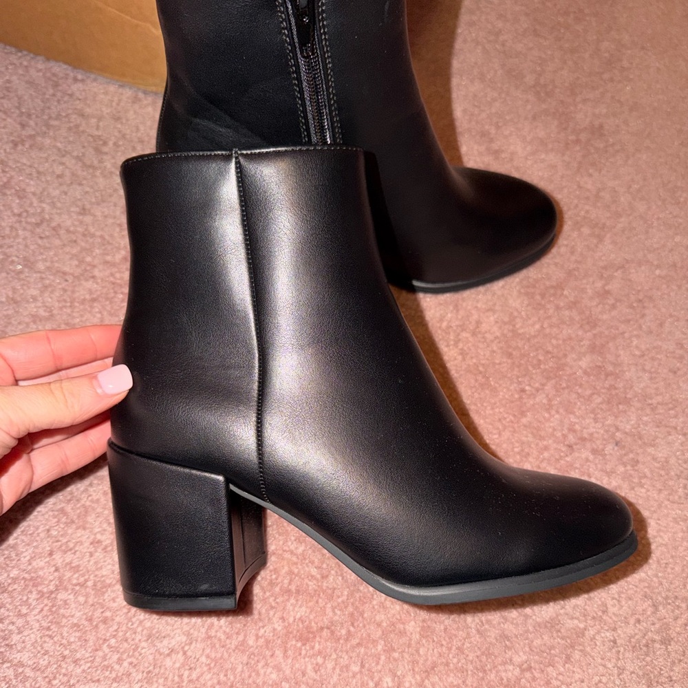 BAMBOO Black Ankle Booties - Picture 3 of 5